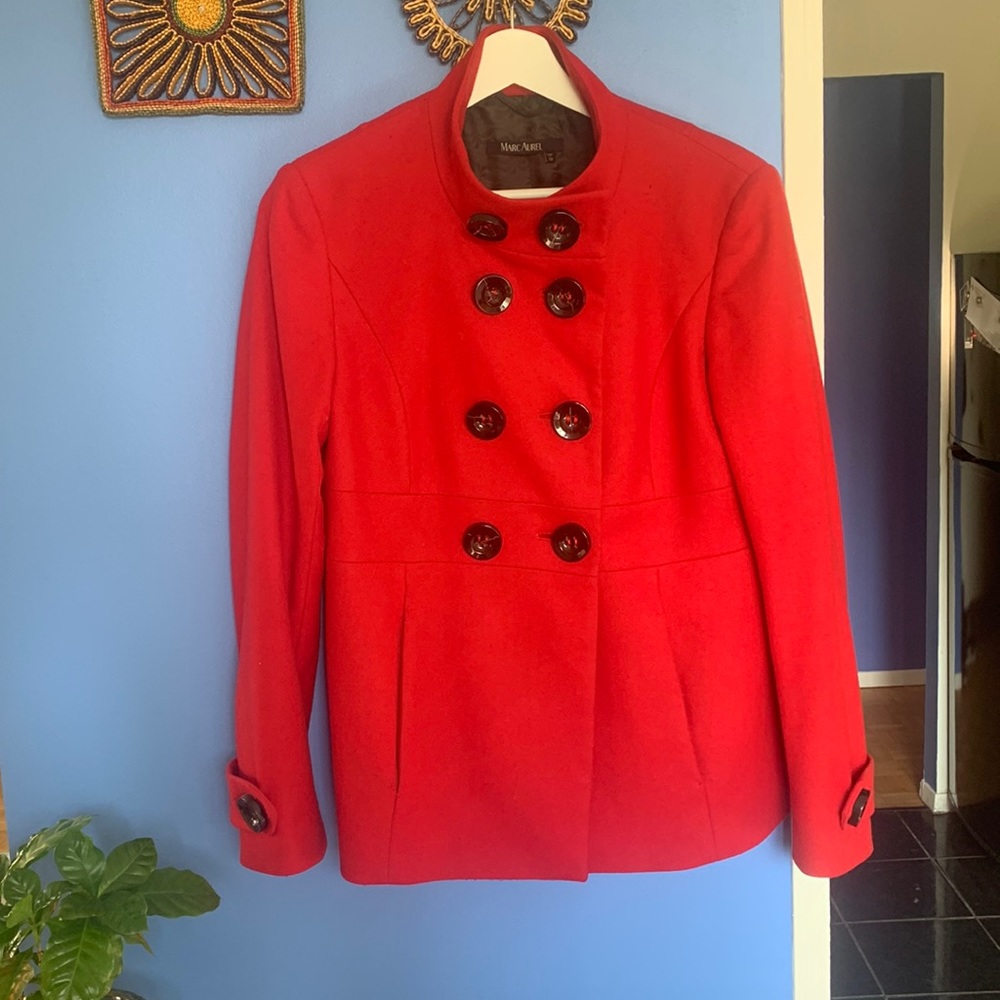 • Beautiful Vintage Coat •